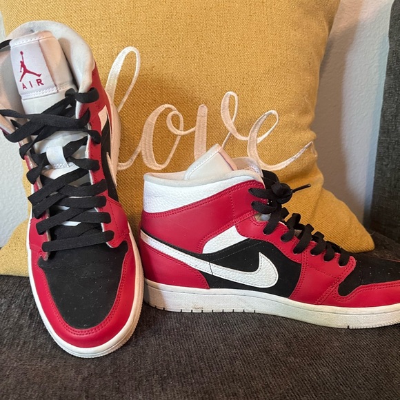 Nike air Jordan black red and white - Picture 2 of 4